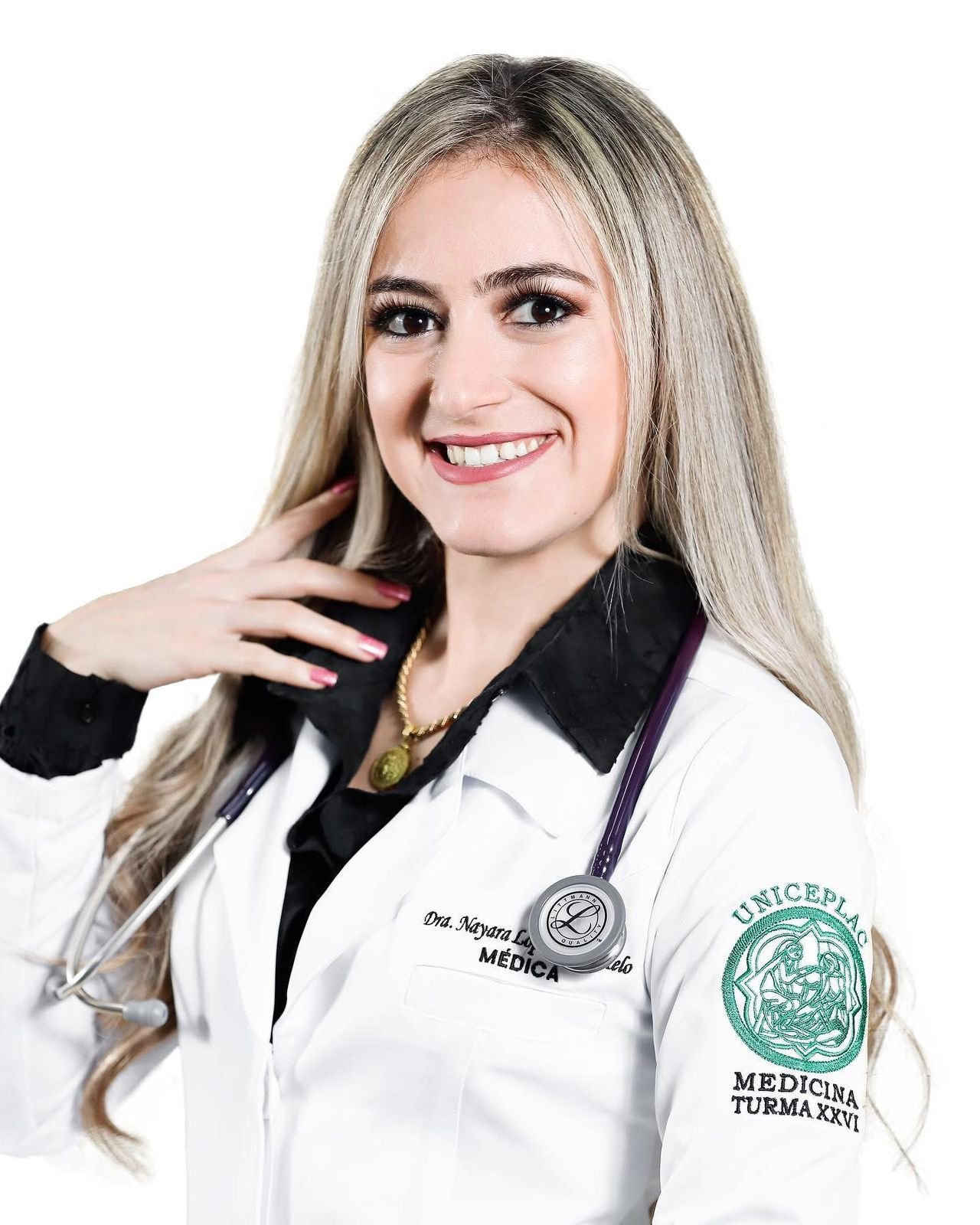 Dra. Nayara Lopes, médica especialista em Medicina de Família e Comunidade da Nova Vida Home Care